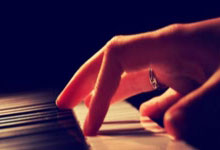 国内女足球队备战，训练强度不减