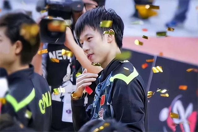 斗志昂扬的队伍在比赛中崭露头角 斗志昂扬的队伍在比赛中崭露头角