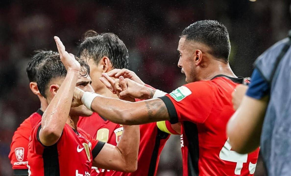 三亿体育体育活动-上海绿地申花胜负两重天，一场胜利一场失利