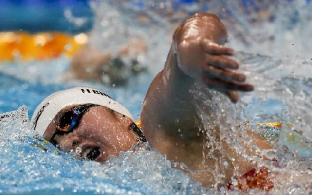 意大利游泳名将斩获奖牌，实力强劲