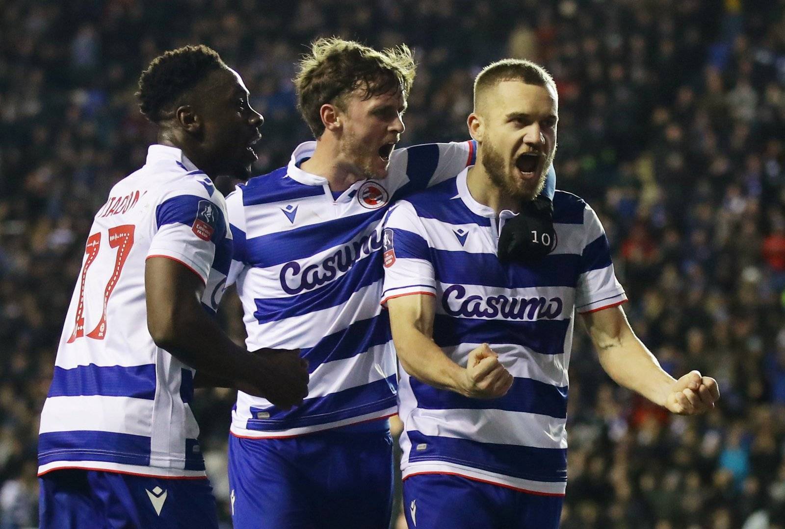 关于雷丁主场取胜，冲击升级资格的信息