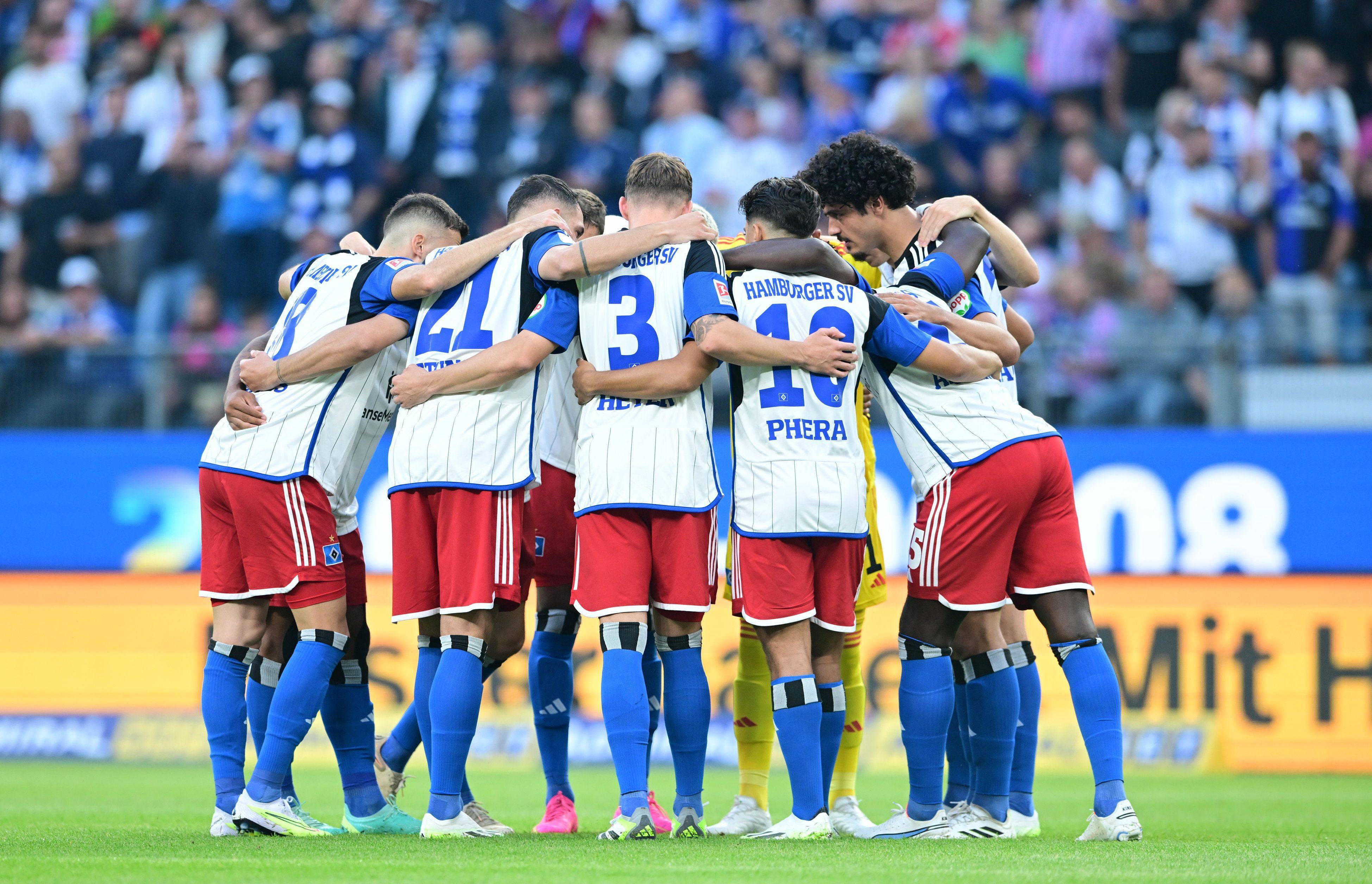 包含勒沃库森主场战胜对手，德甲前四积分逼近的词条