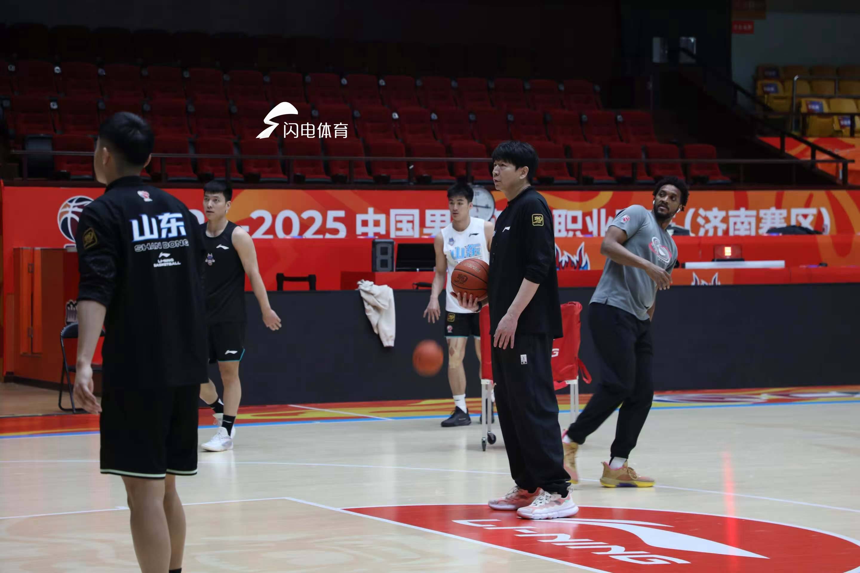 三亿体育体育官网app-山东高速队齐心协力，夺得重要胜利，稳定CBA排名的简单介绍