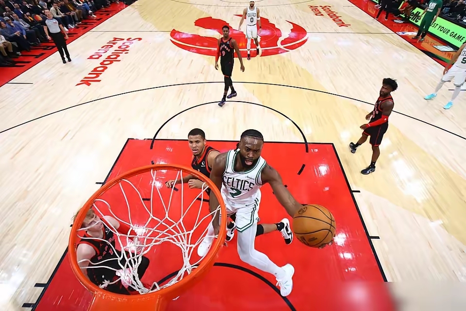 猛龙主场战胜凯尔特人,结束连败 猛龙主场战胜凯尔特人,结束连败