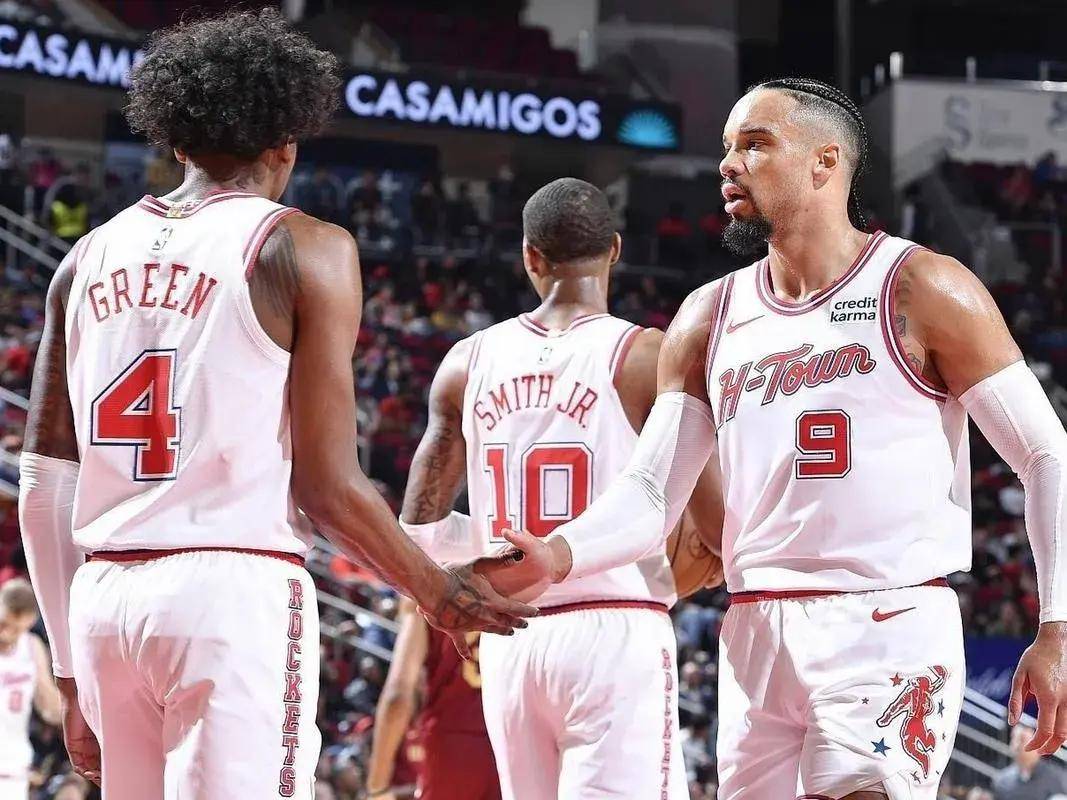 火箭胜尼克斯,取得六连胜 火箭胜尼克斯,取得六连胜