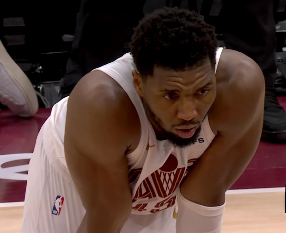 包含米切尔40分狂砍，爵士战胜魔术的词条