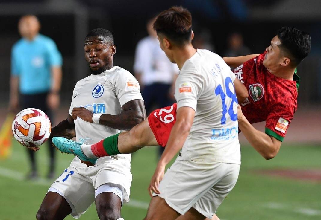 球员状态!一线队队员训练表现获得赞誉 球员状态!一线队队员训练表现获得赞誉