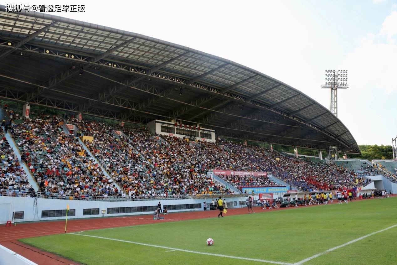 三亿体育体育网页版登录入口-足球比赛引燃热情，球迷狂热期待的简单介绍