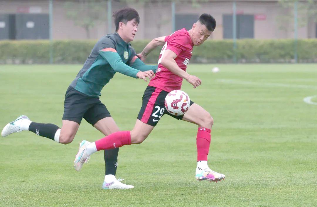 包含吉林长春亚泰队员展现出色技术，获得胜利的词条